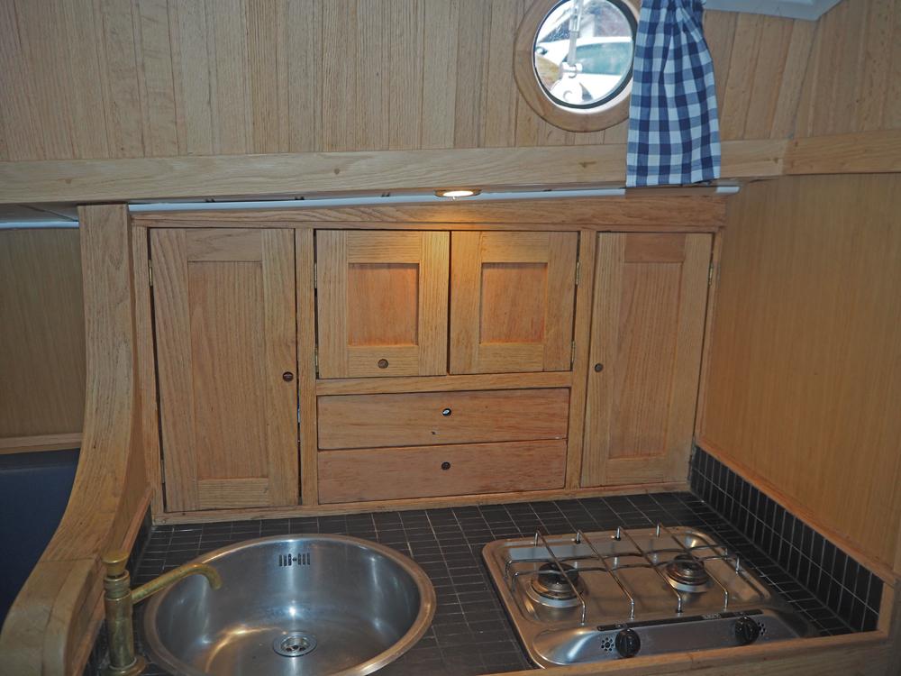 Saloon, Accommodation